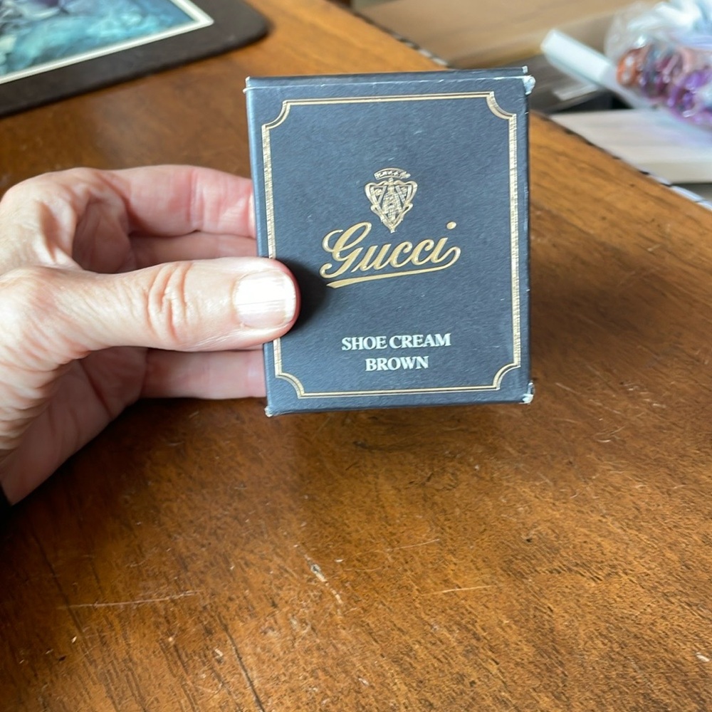 Beautiful Gucci shoe cream with box - Picture 5 of 6